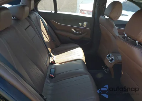 2017 Mercedes-Benz E 300 z USA, uszkodzony, nr VIN WDDZF4JB6HA090960